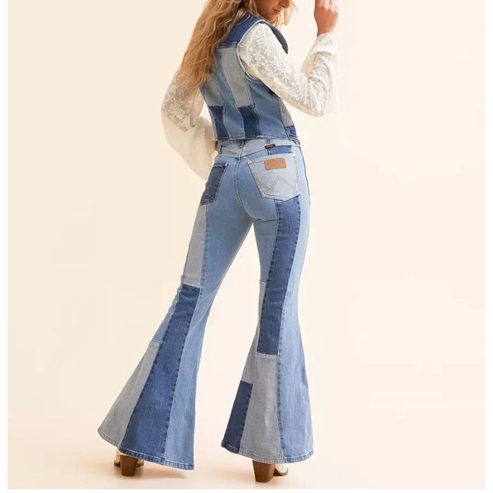 WRANGLER® X LAINEY WILSON Patchwork Super Flare Jean 29x32 - Picture 5 of 7